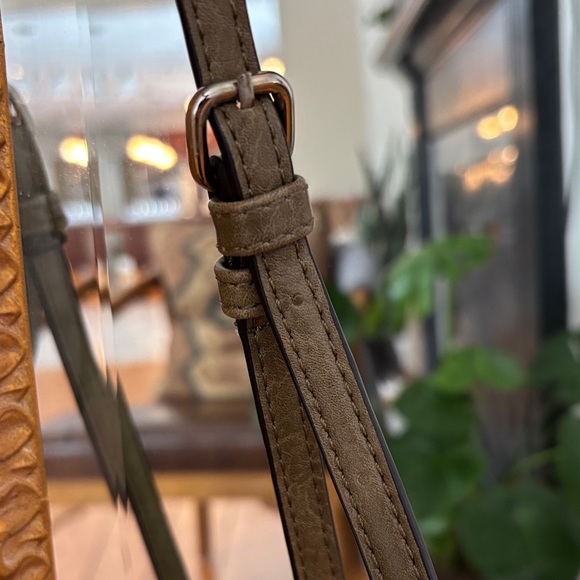 Feathered Tan and green Women's Bag - Picture 8 of 10